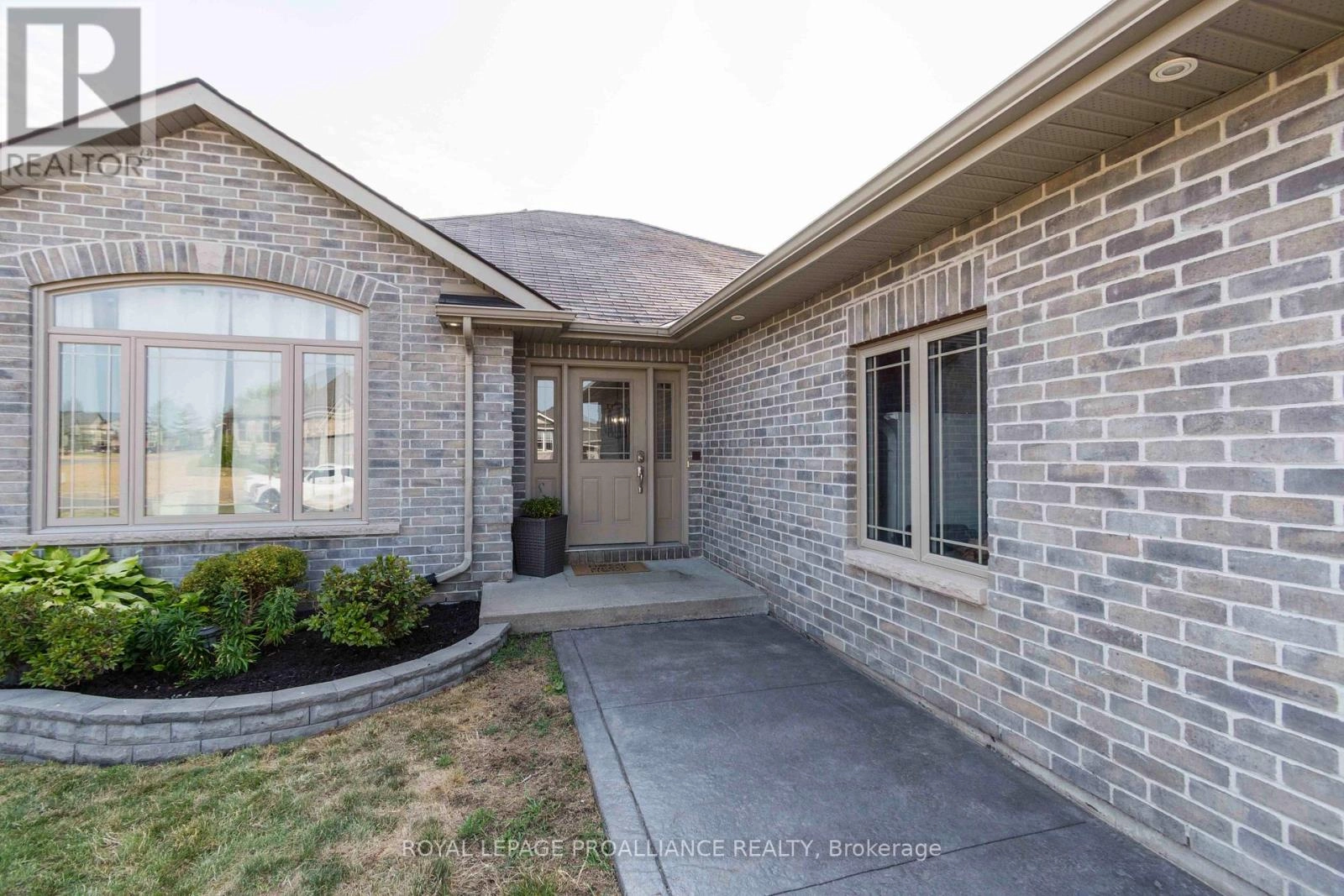 17 Rosewood Drive, Quinte West, Ontario  K0K 2C0 - Photo 2 - X12330839