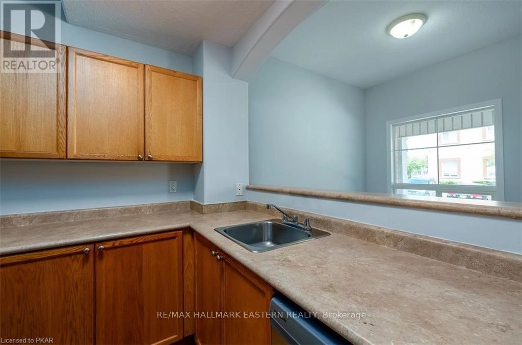 801 - 246 Spillsbury Drive, Peterborough West, Ontario  K9K 0A1 - Photo 2 - X12331045