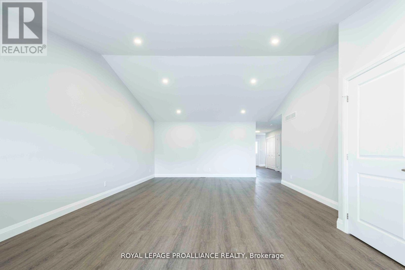 50 Mackenzie John Crescent, Brighton, Ontario K0K 1H0 - Photo 5 - X12331199