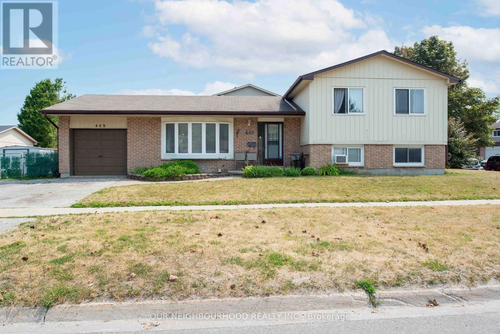 449 Leacock Drive, Barrie, Ontario  L4N 4X6 - Photo 2 - S12331904
