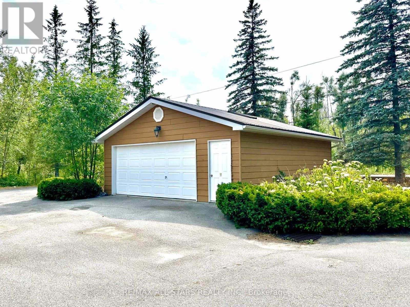 321 Rabys Shore Drive, Kawartha Lakes, Ontario  K0M 1N0 - Photo 3 - X12332446
