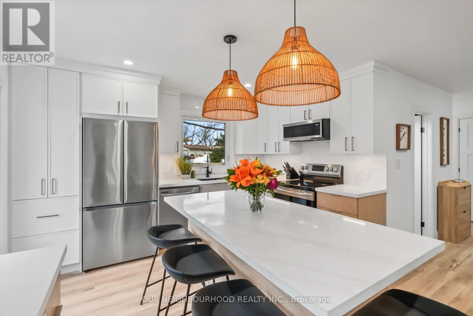 194 Snug Harbour Road, Kawartha Lakes, Ontario K9V 4R6 - Photo 12 - X12332754