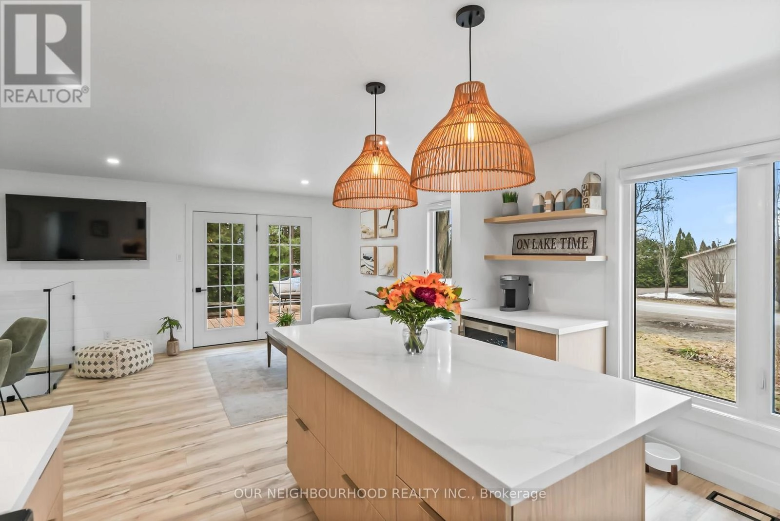 194 Snug Harbour Road, Kawartha Lakes, Ontario K9V 4R6 - Photo 13 - X12332754