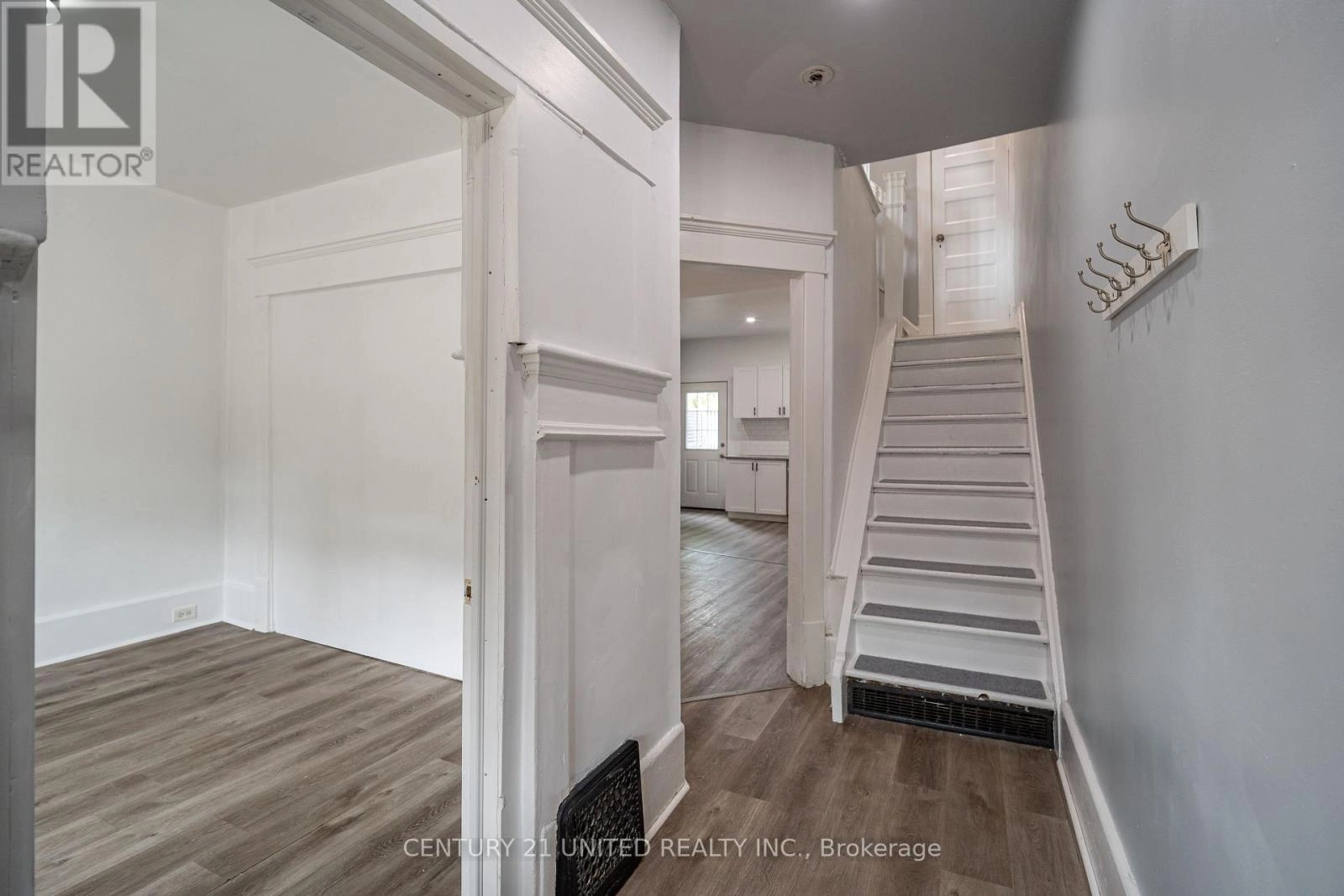 276 Dalhousie Street, Peterborough Central, Ontario  K9J 2M4 - Photo 3 - X12332772