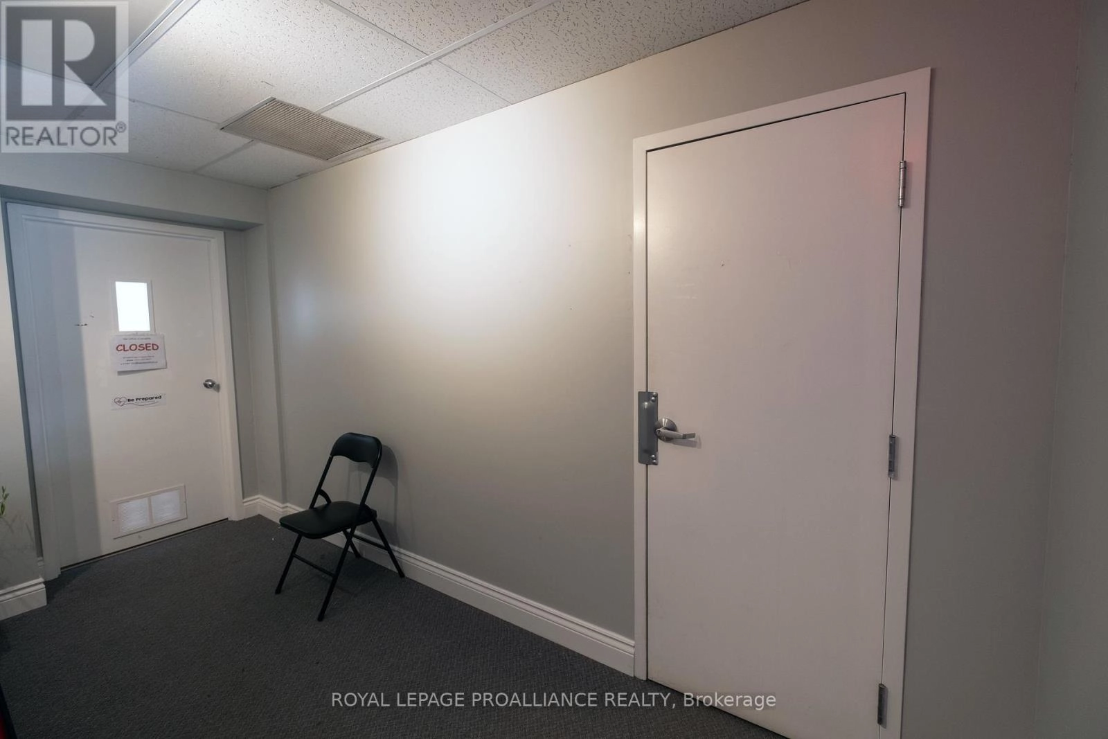 B - 354 Pinnacle Street, Belleville, Ontario  K8N 3B4 - Photo 3 - X12333063