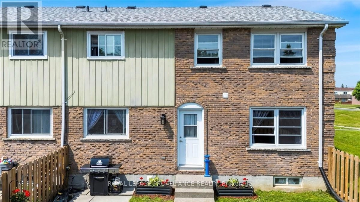 12 - 15 Tracey Park Drive, Belleville, Ontario  K8P 4R4 - Photo 3 - X12306928
