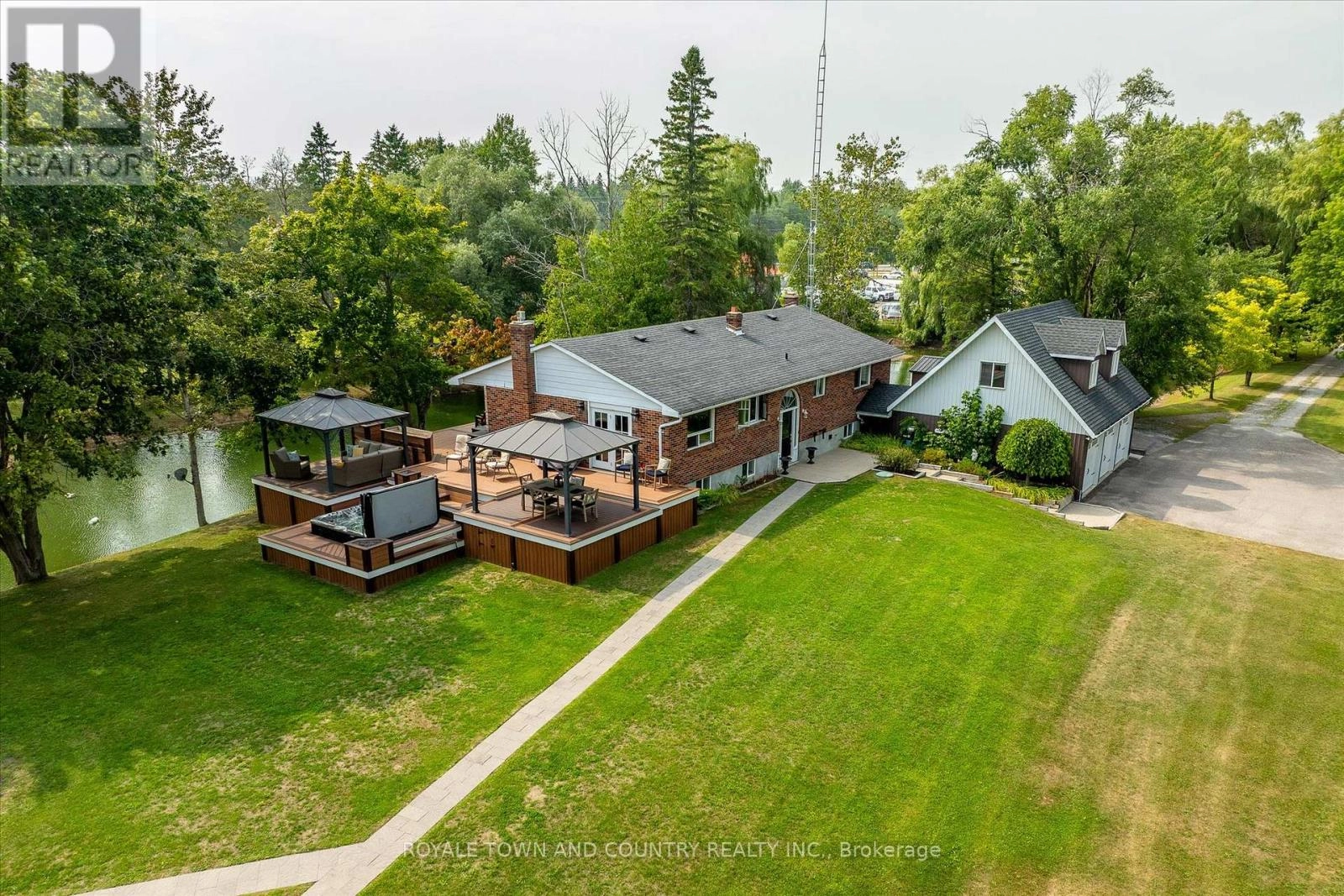 5427 Ravenshoe Road, East Gwillimbury, Ontario  L0E 1R0 - Photo 3 - N12336382