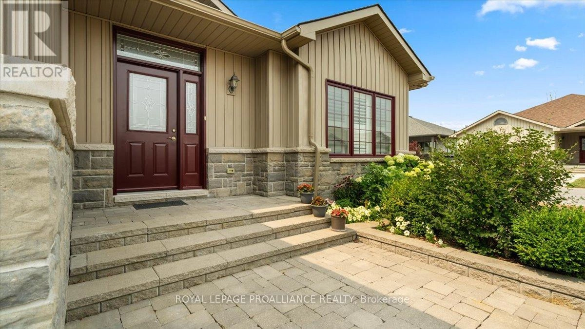 74 Dorchester Drive, Prince Edward County, Ontario  K0K 3L0 - Photo 2 - X12333342