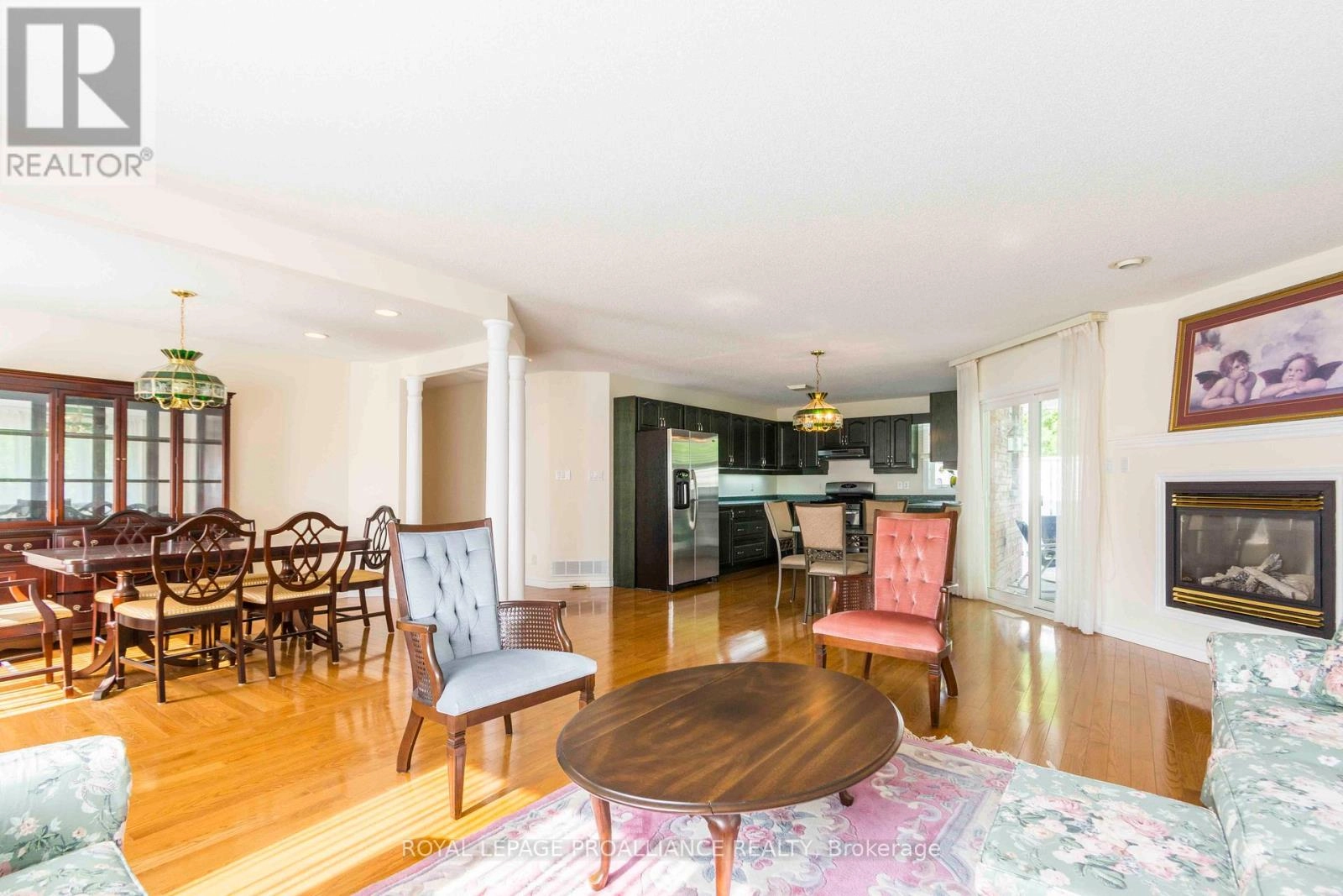 34 Edgeview Drive, Quinte West, Ontario K8V 3G4 - Photo 10 - X12336815