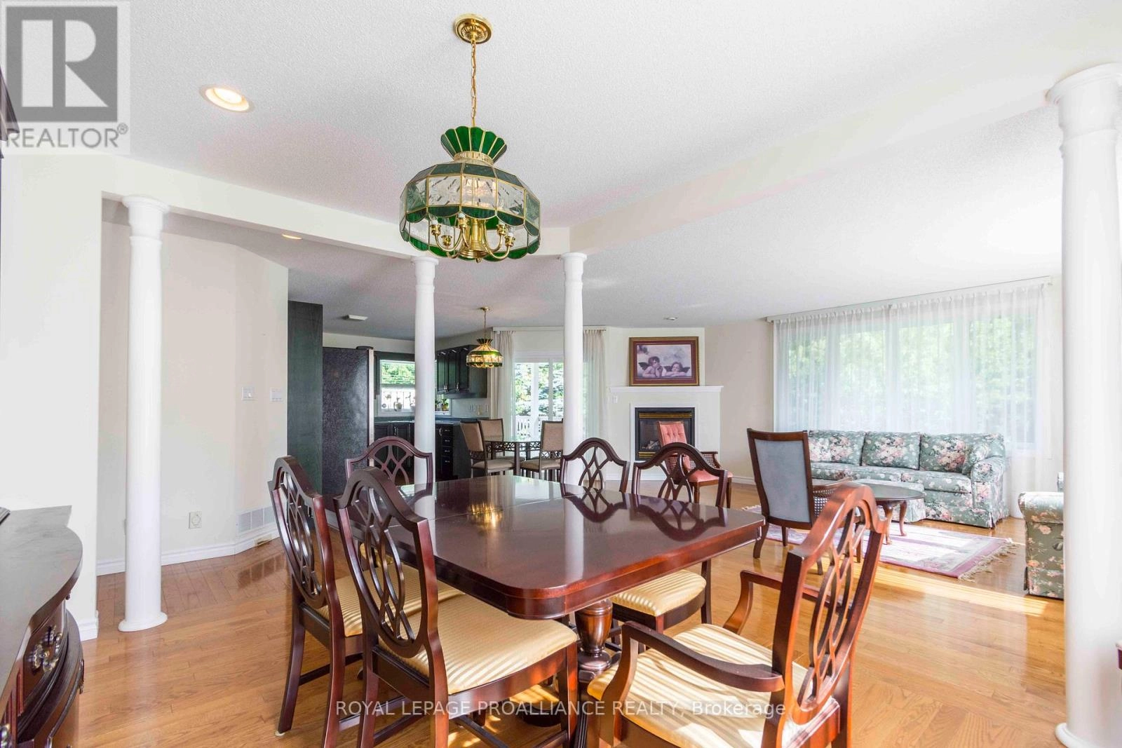 34 Edgeview Drive, Quinte West, Ontario K8V 3G4 - Photo 12 - X12336815