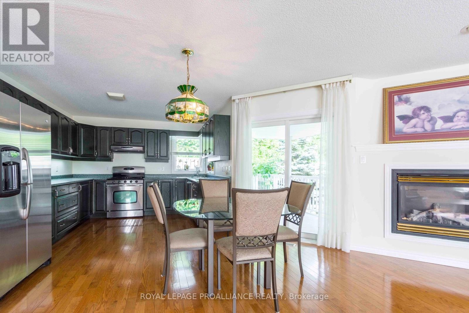 34 Edgeview Drive, Quinte West, Ontario K8V 3G4 - Photo 13 - X12336815