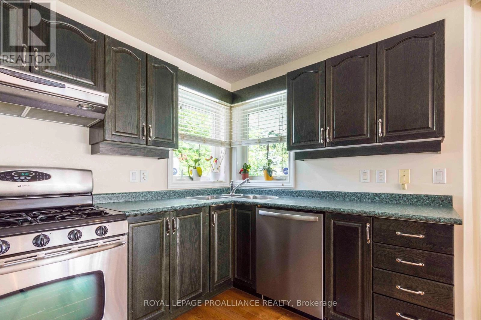 34 Edgeview Drive, Quinte West, Ontario K8V 3G4 - Photo 15 - X12336815