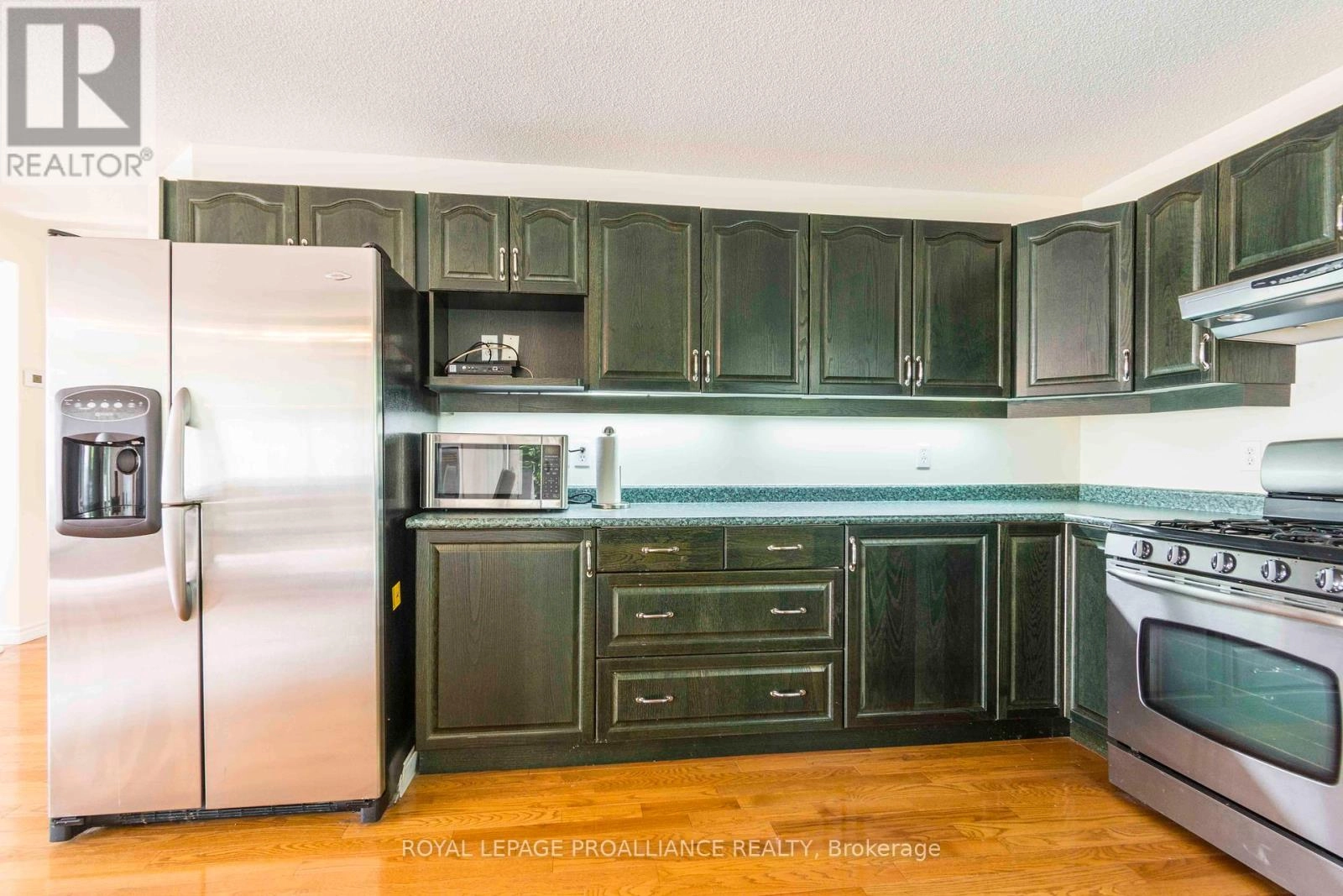 34 Edgeview Drive, Quinte West, Ontario K8V 3G4 - Photo 17 - X12336815