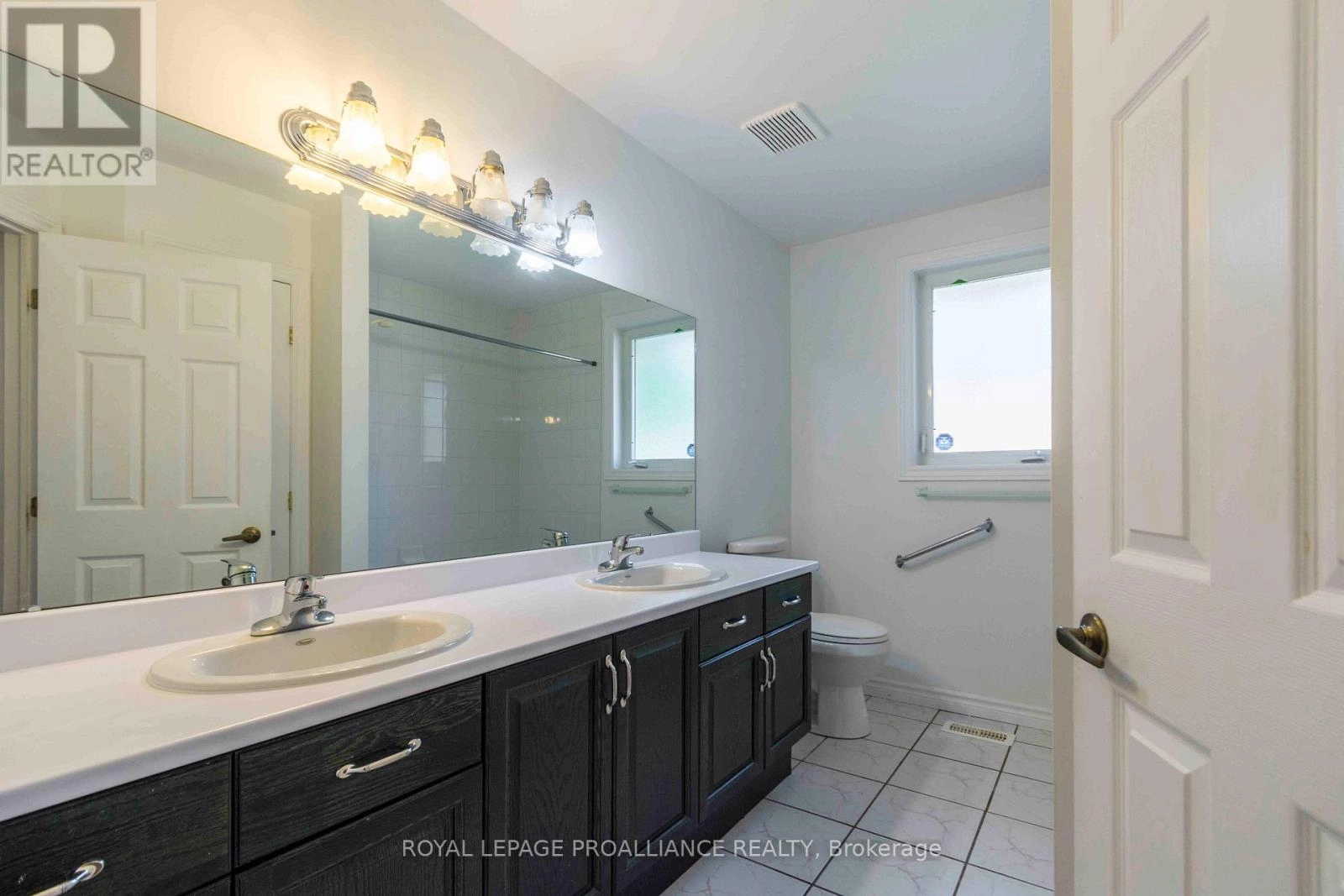 34 Edgeview Drive, Quinte West, Ontario K8V 3G4 - Photo 21 - X12336815