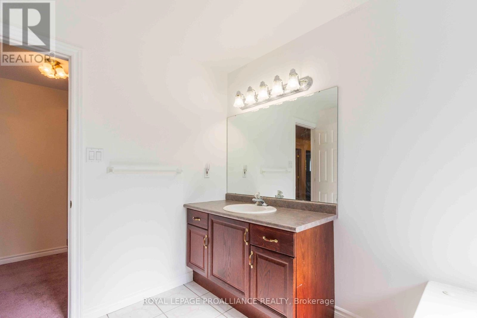 34 Edgeview Drive, Quinte West, Ontario K8V 3G4 - Photo 29 - X12336815