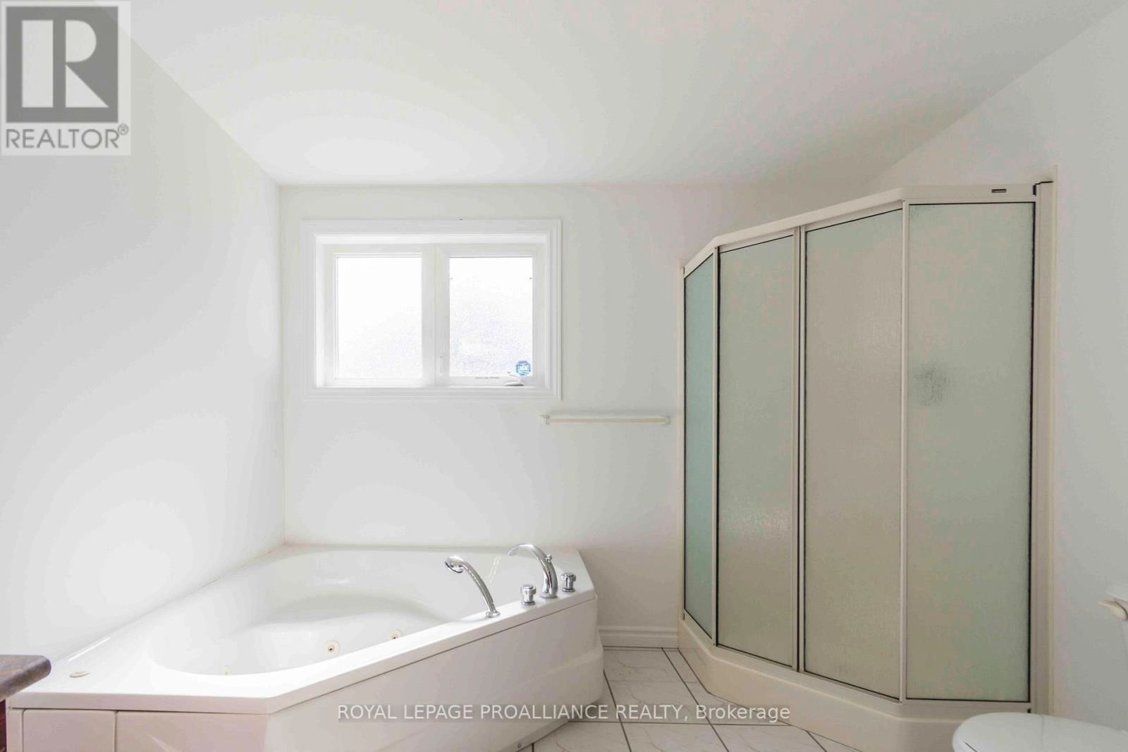 34 Edgeview Drive, Quinte West, Ontario K8V 3G4 - Photo 30 - X12336815