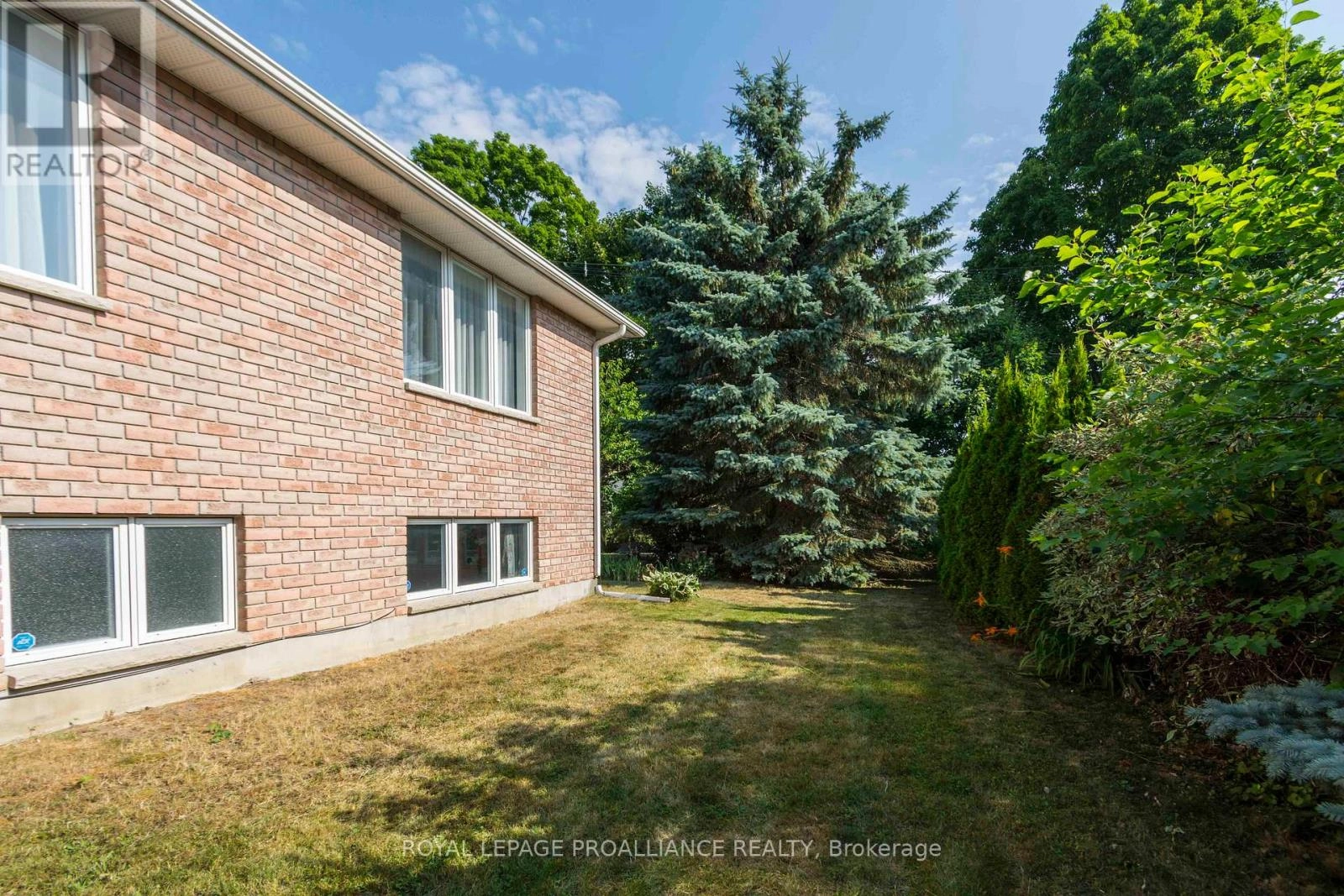 34 Edgeview Drive, Quinte West, Ontario K8V 3G4 - Photo 31 - X12336815