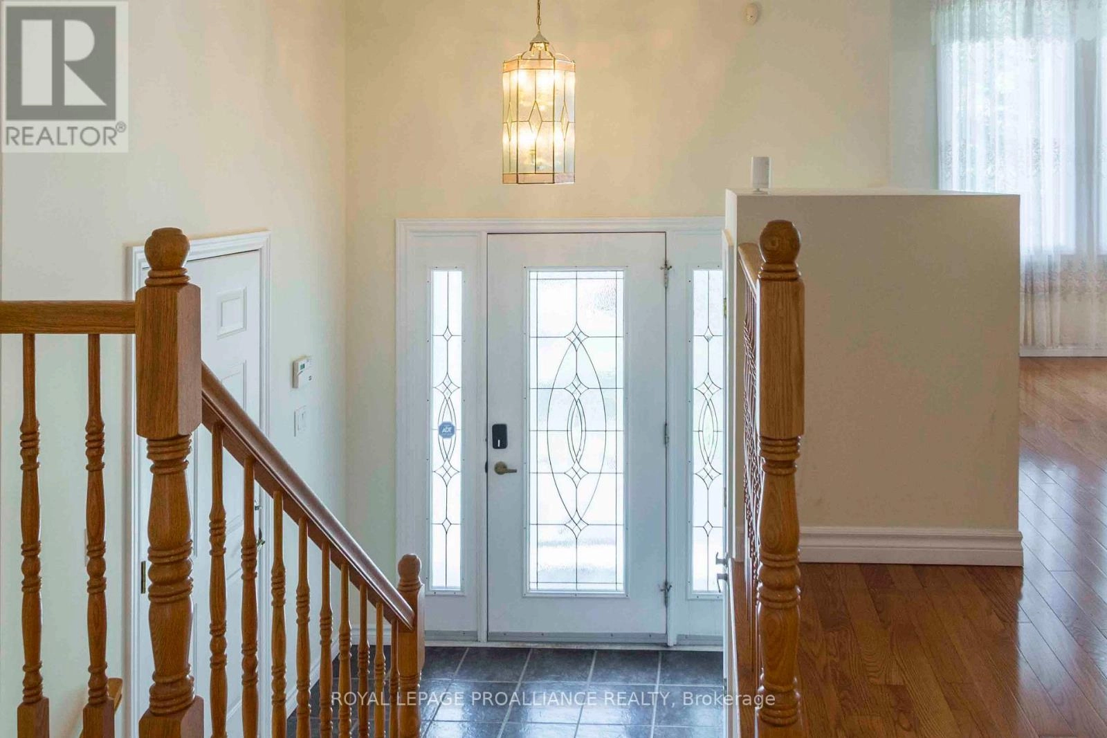 34 Edgeview Drive, Quinte West, Ontario K8V 3G4 - Photo 4 - X12336815