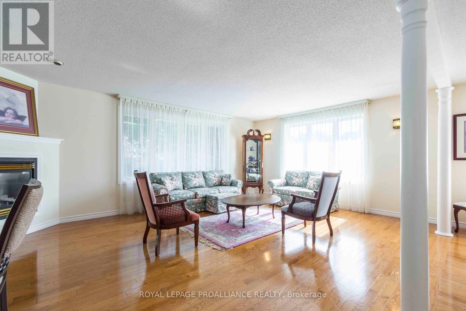 34 Edgeview Drive, Quinte West, Ontario K8V 3G4 - Photo 7 - X12336815