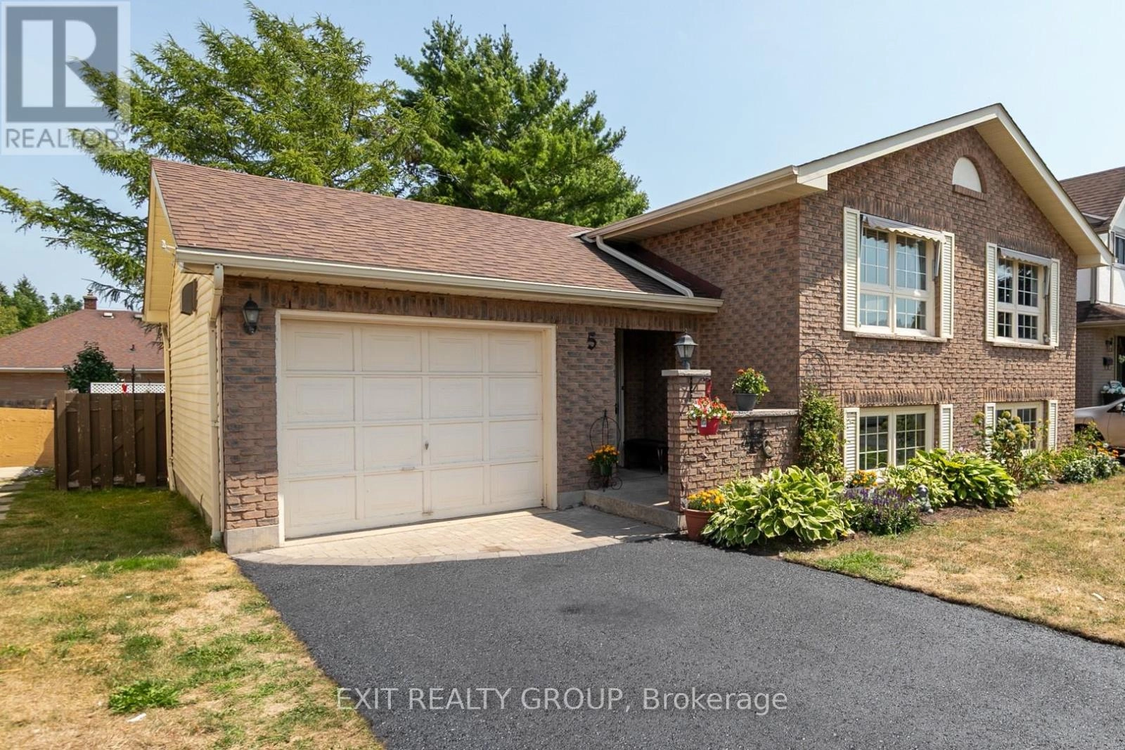5 Farley Crescent, Quinte West, Ontario  K8V 6J9 - Photo 1 - X12337121