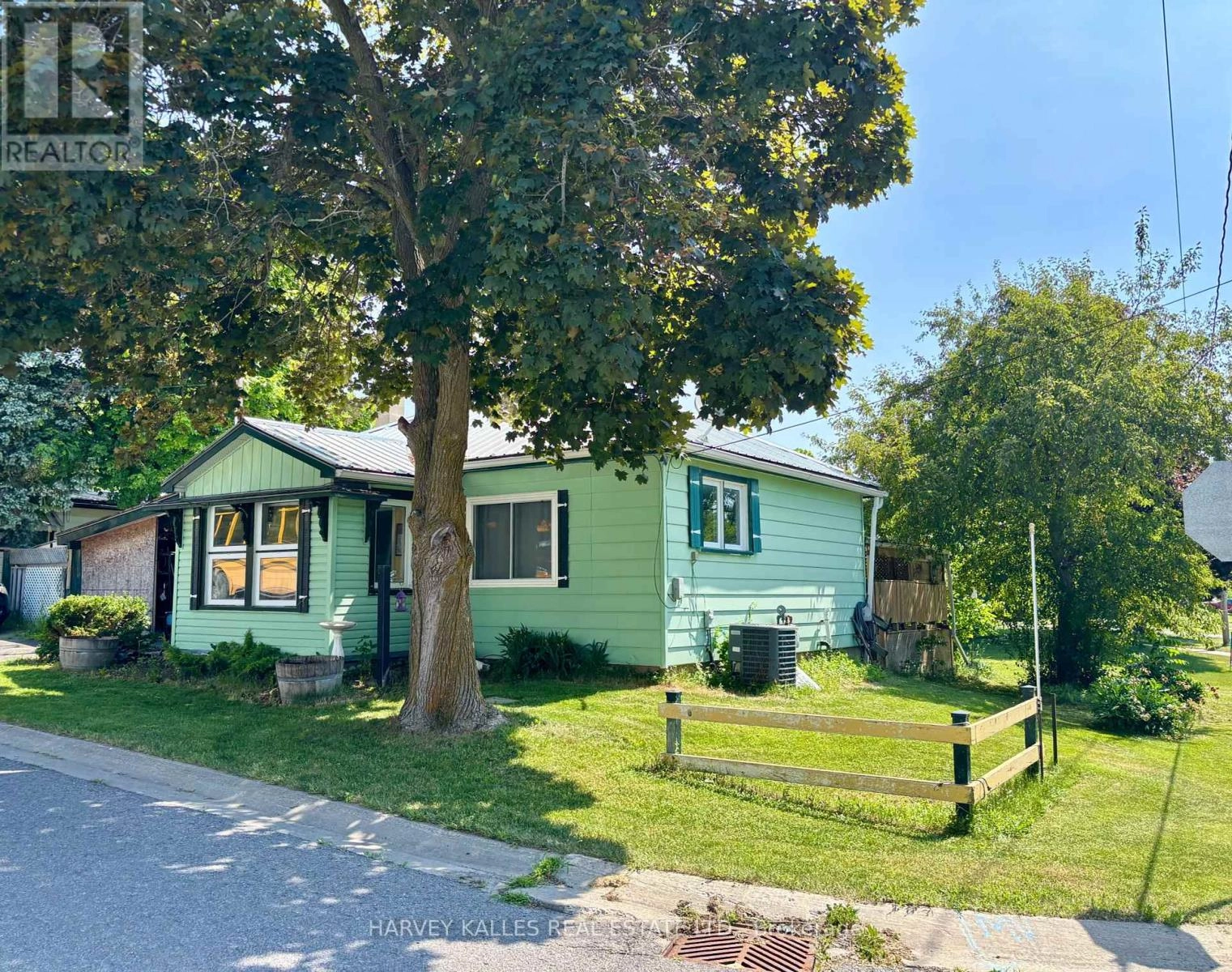 30 Maitland Street, Prince Edward County, Ontario  K0K 2T0 - Photo 1 - X12338328