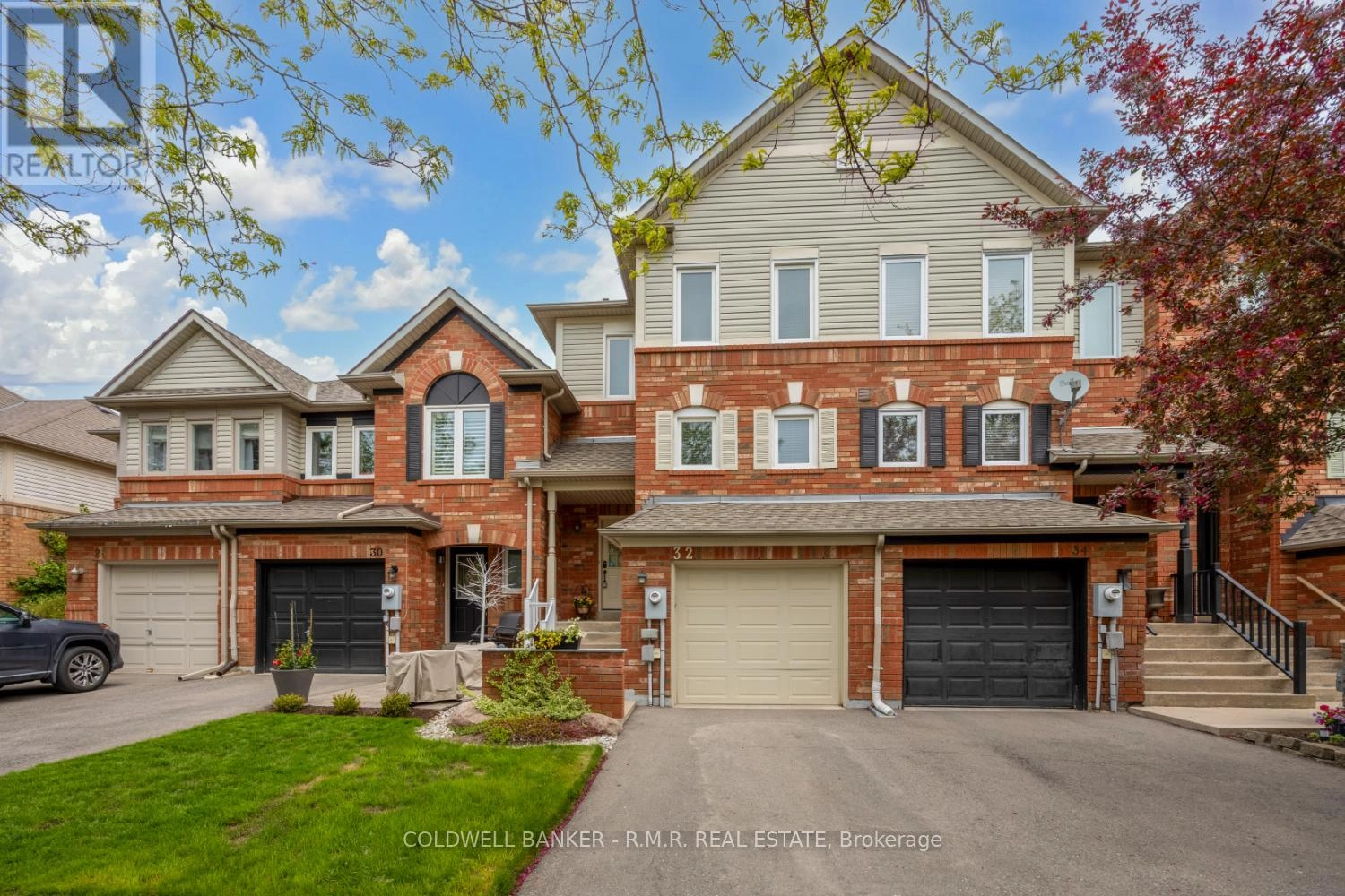 32 Mugford Road, Aurora, Ontario  L4G 7H5 - Photo 2 - N12338862