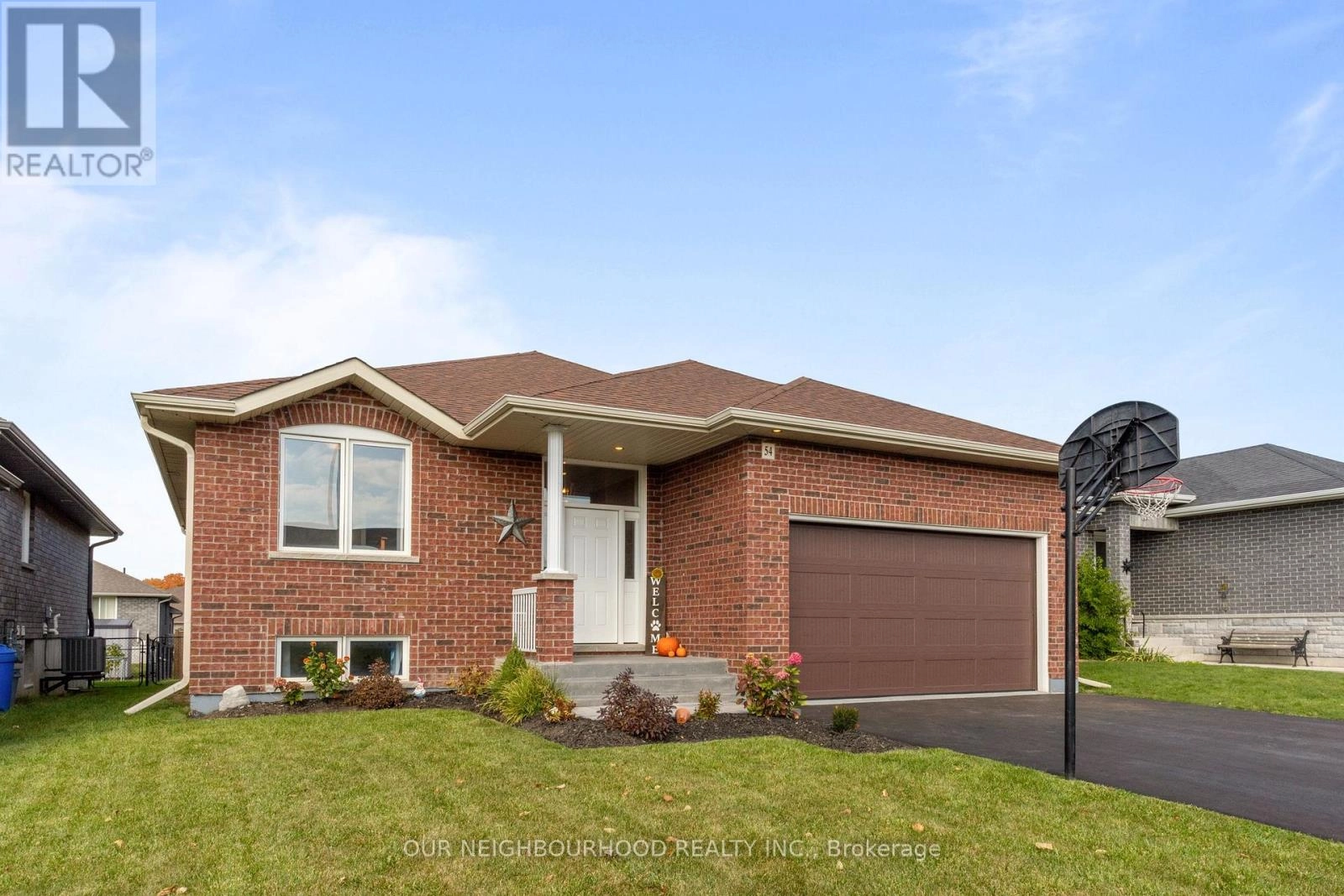 54 Mcintosh Crescent, Quinte West, Ontario  K8V 0G1 - Photo 1 - X12339645