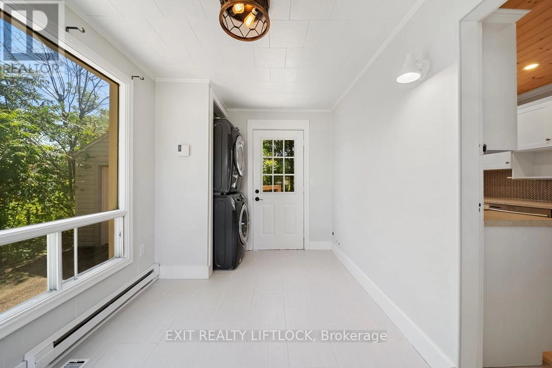 236 Hiram Street, Bracebridge, Ontario  P1L 1R7 - Photo 2 - X12339763