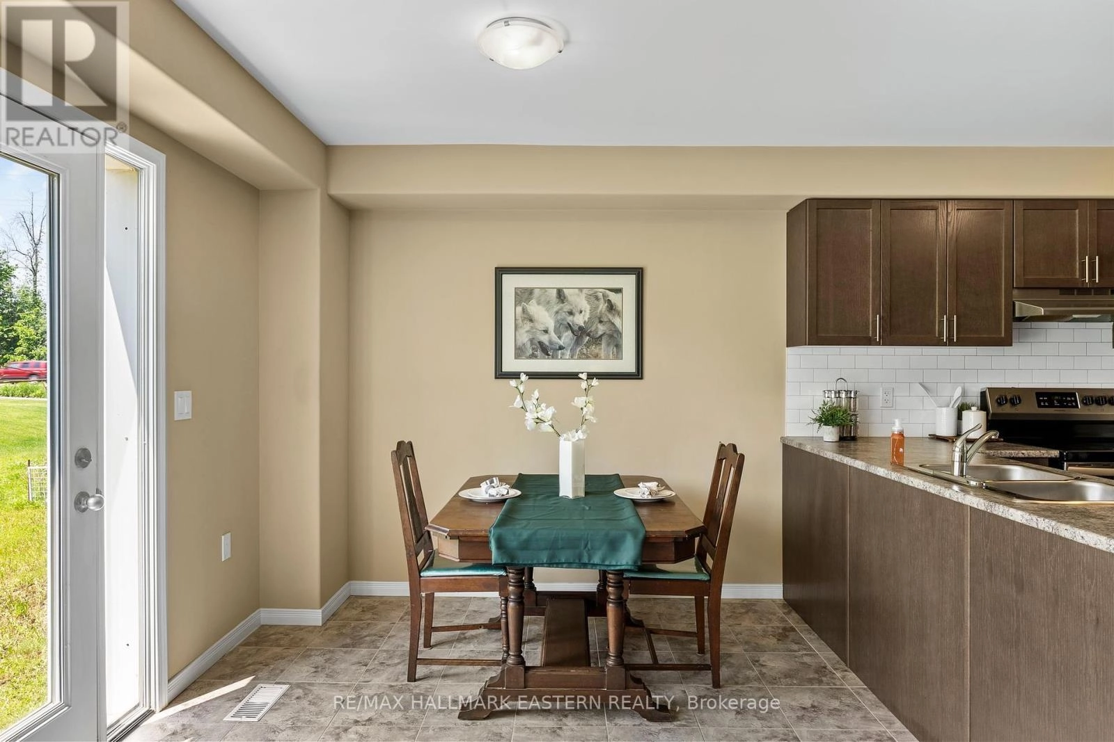 1649 Hetherington Drive, Peterborough North, Ontario K9L 0G6 - Photo 9 - X12330207