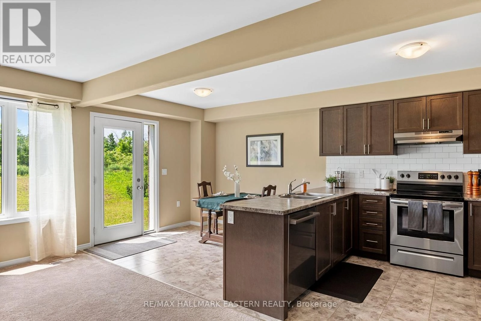 1649 Hetherington Drive, Peterborough North, Ontario K9L 0G6 - Photo 6 - X12330207