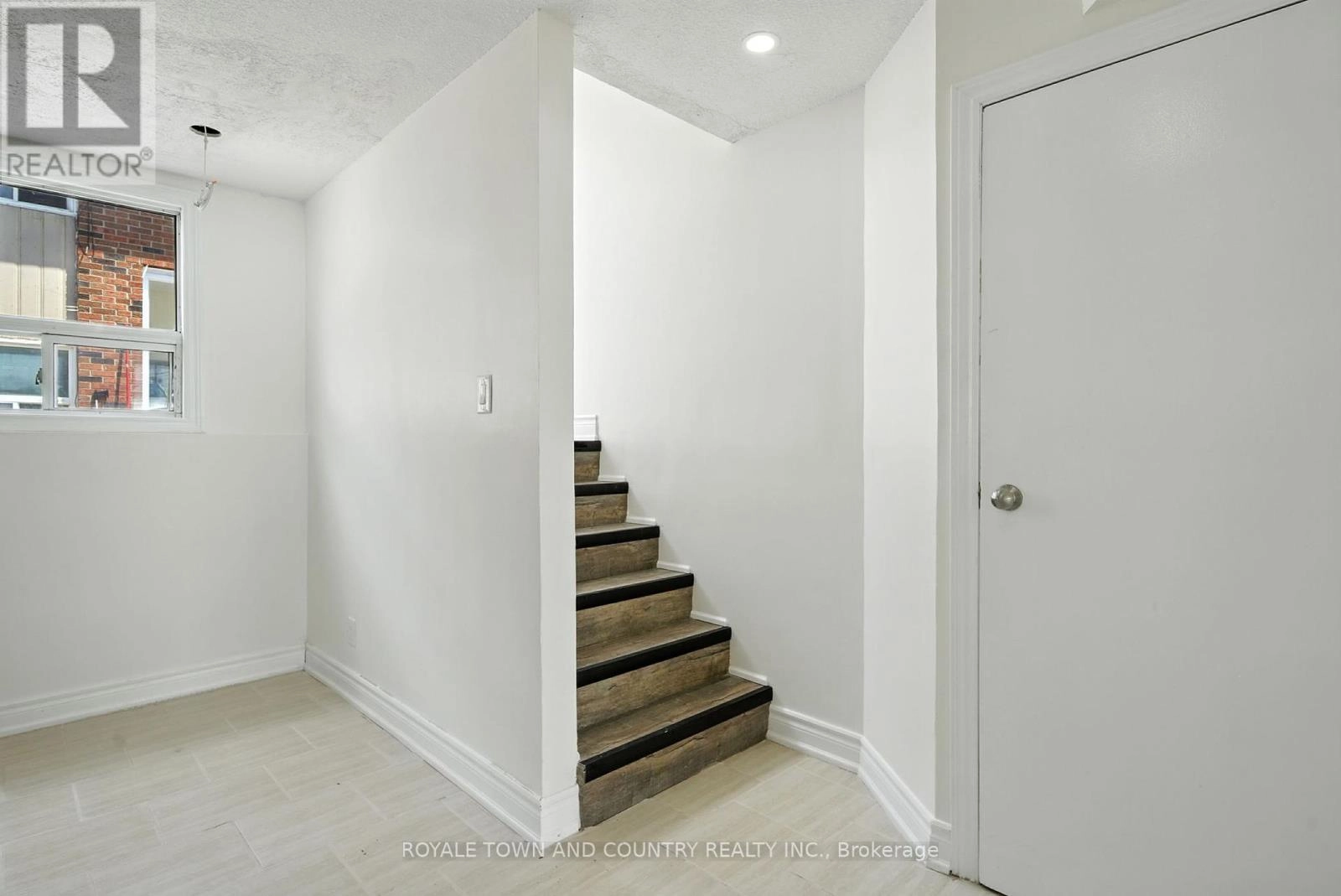 1 - 88 Mary Street W, Kawartha Lakes, Ontario K9V 5G3 - Photo 4 - X12340411