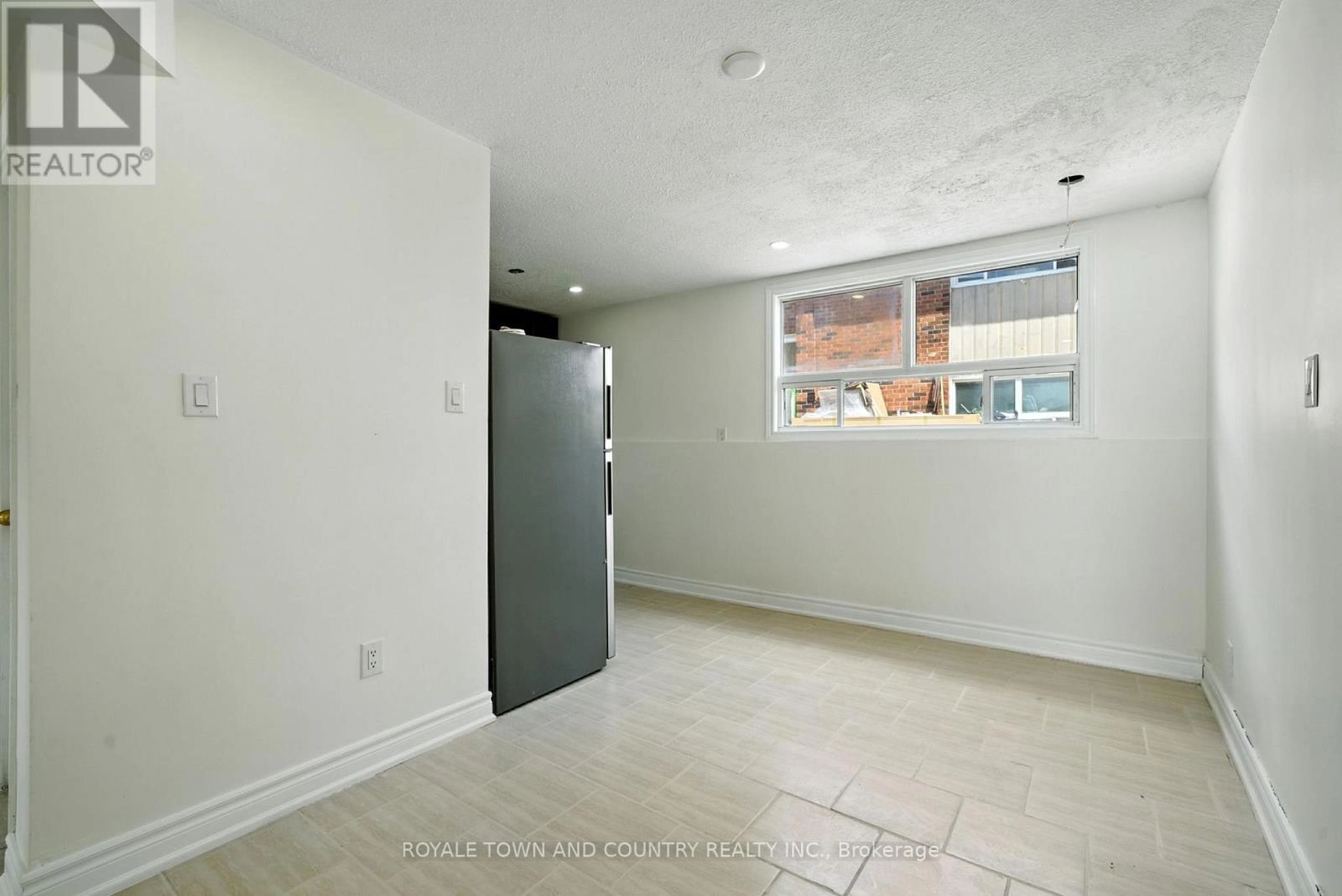 1 - 88 Mary Street W, Kawartha Lakes, Ontario K9V 5G3 - Photo 8 - X12340411