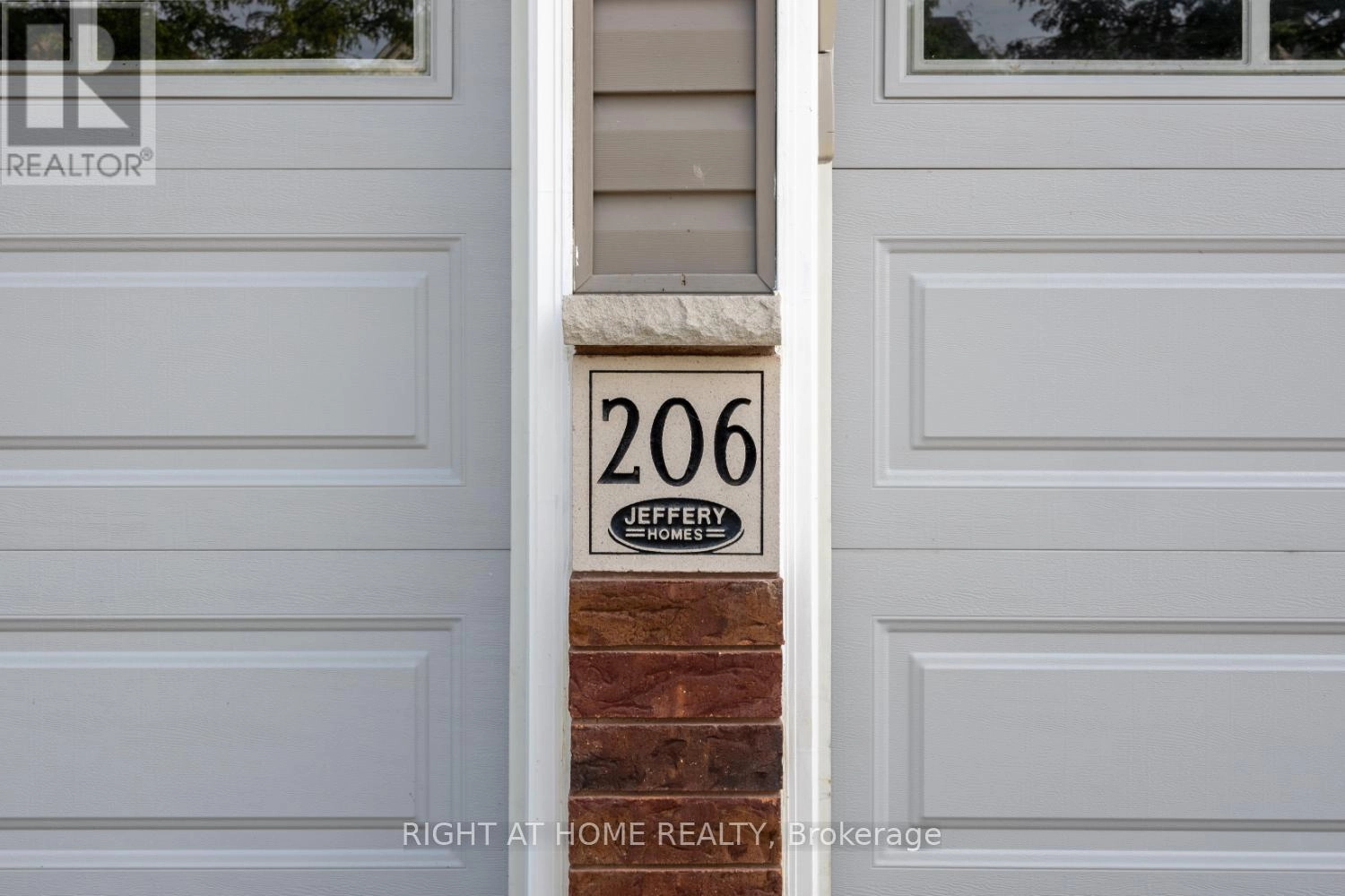 206 Ted Miller Crescent, Clarington, Ontario  L1C 0L6 - Photo 3 - E12341777