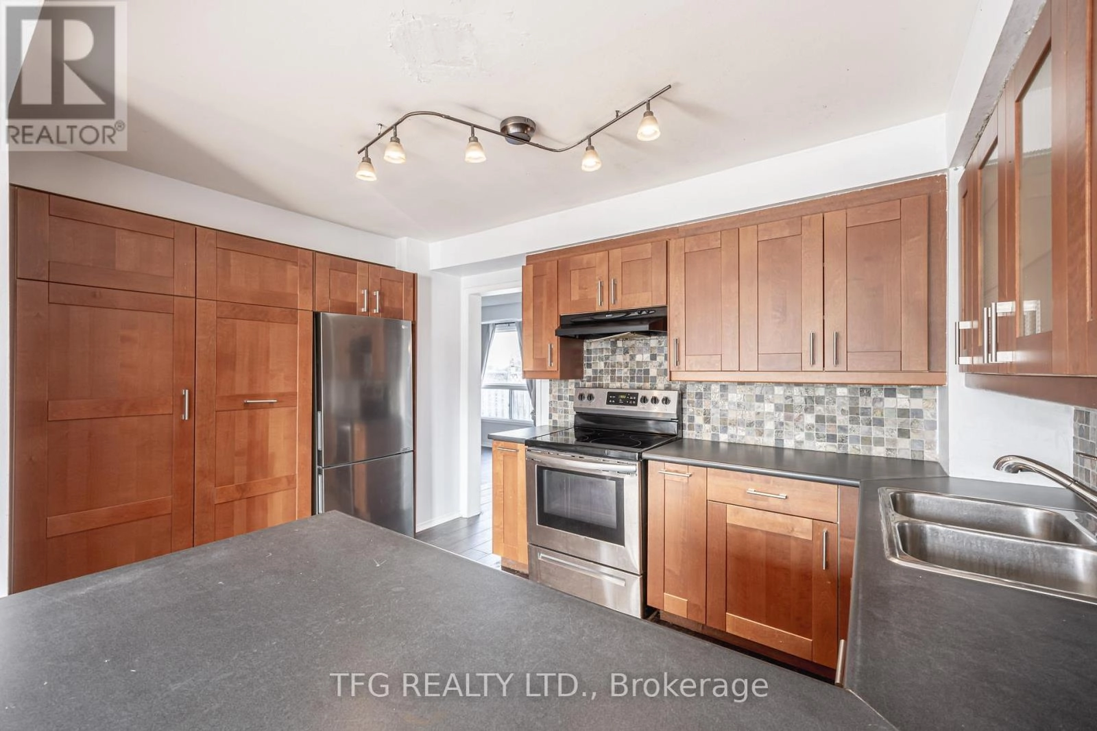 1475 Major Oaks Road, Pickering, Ontario L1X 2N6 - Photo 8 - E12341976