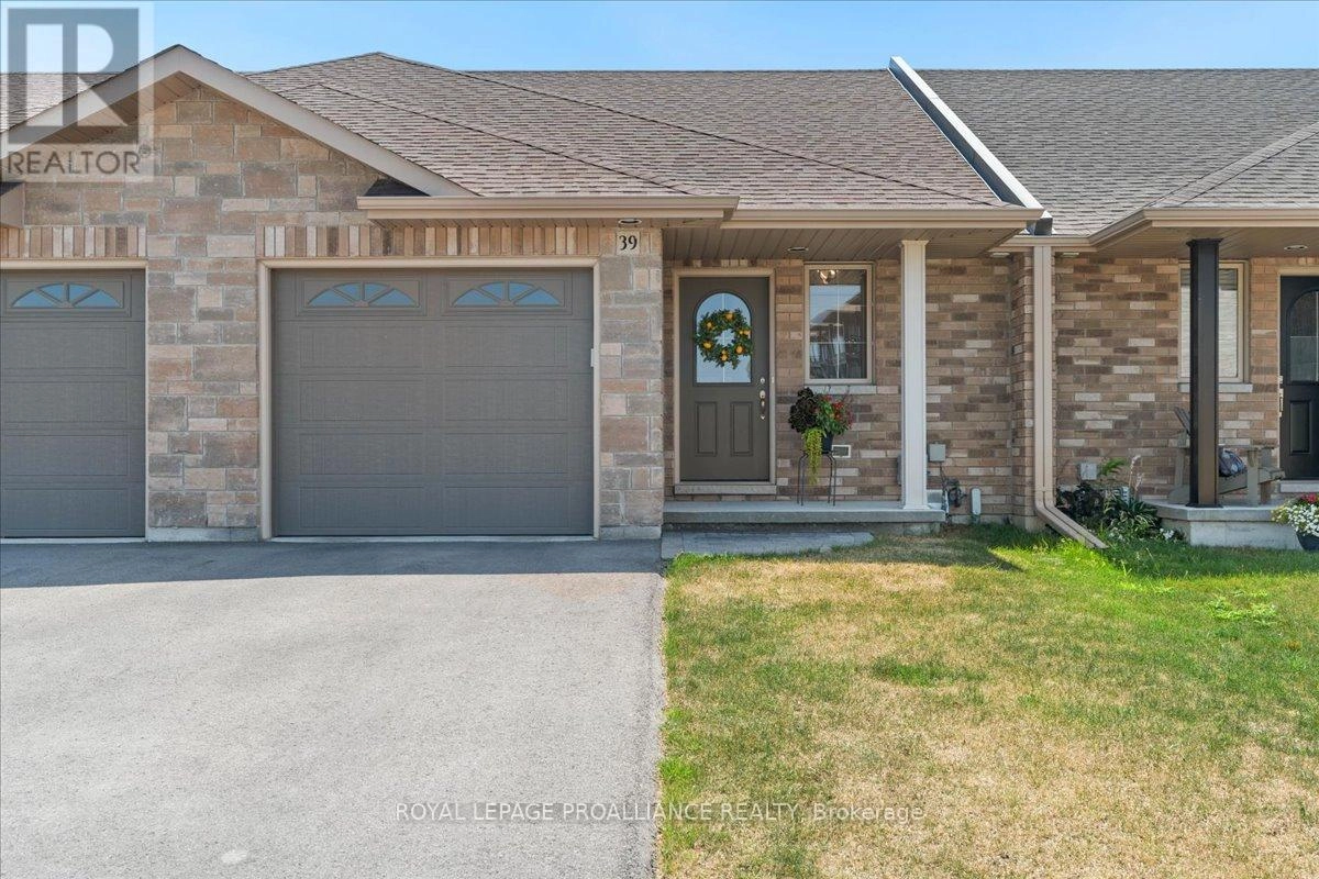 39 Hillside Meadow Drive, Quinte West, Ontario  K8V 0J5 - Photo 2 - X12342047