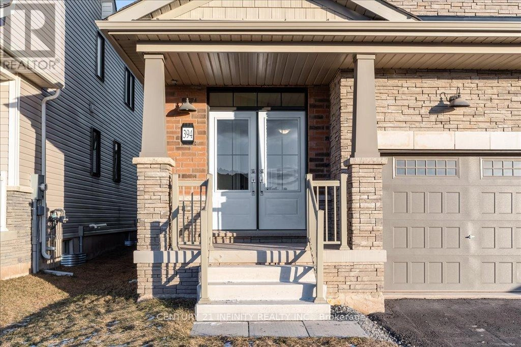 394 Eastbridge Avenue, Welland, Ontario  L3B 0M7 - Photo 2 - X12342443