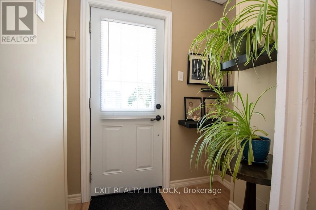 26 Victoria Avenue, Peterborough North, Ontario  K9H 4V7 - Photo 3 - X12342452