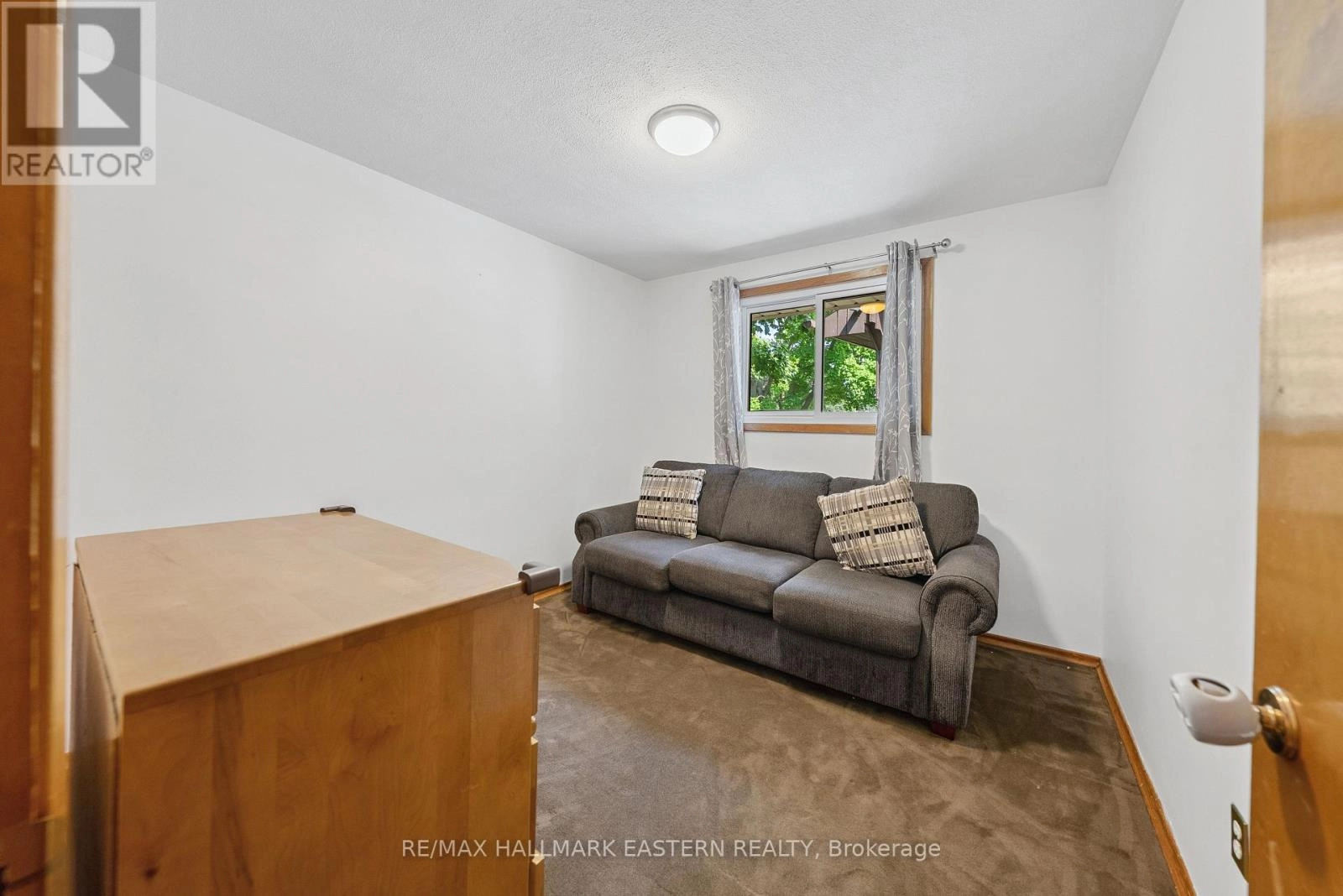 604 Garside Drive, Peterborough East, Ontario K9H 7C7 - Photo 11 - X12344443