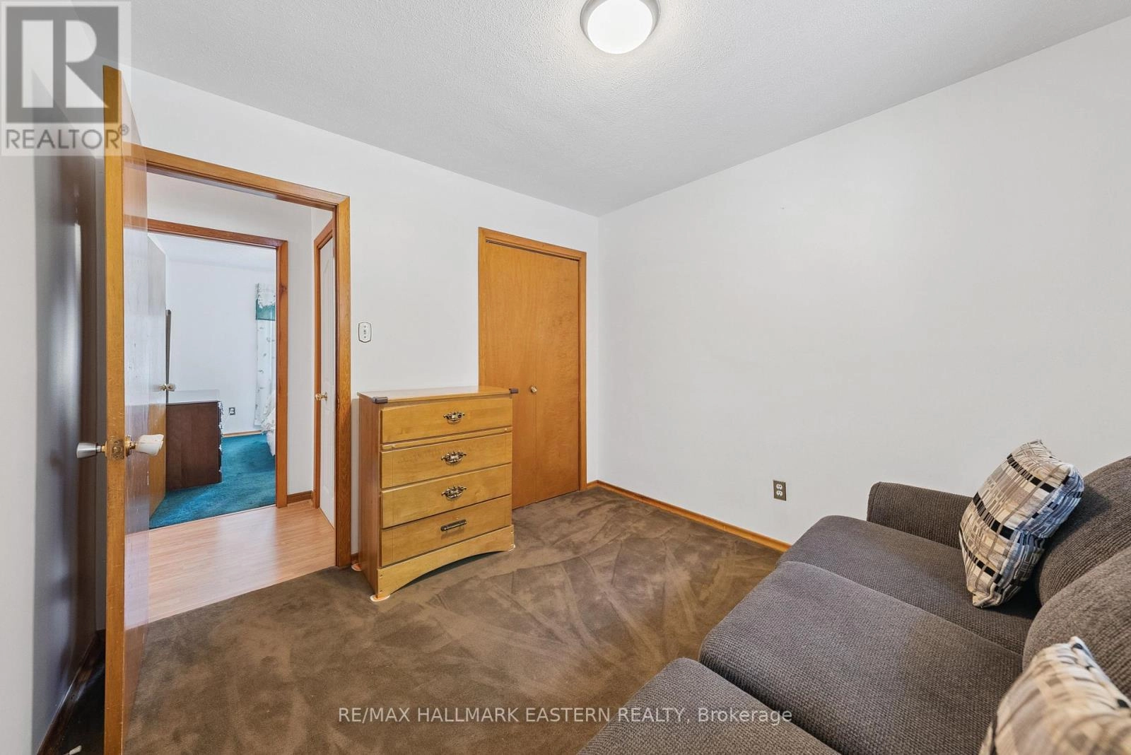 604 Garside Drive, Peterborough East, Ontario K9H 7C7 - Photo 12 - X12344443