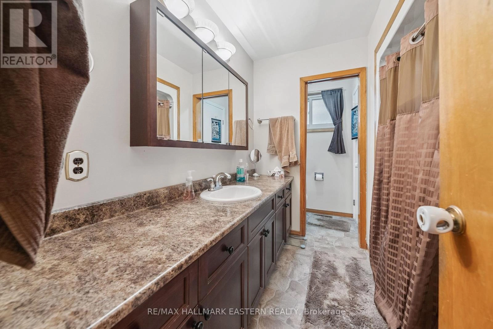 604 Garside Drive, Peterborough East, Ontario K9H 7C7 - Photo 13 - X12344443