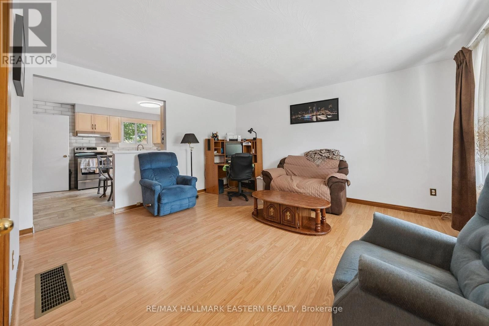 604 Garside Drive, Peterborough East, Ontario K9H 7C7 - Photo 4 - X12344443