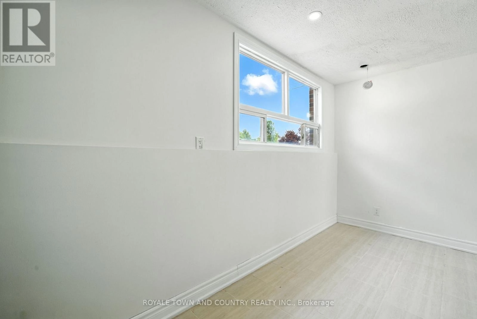 2 - 88 Mary Street W, Kawartha Lakes, Ontario K9V 5G3 - Photo 15 - X12340226