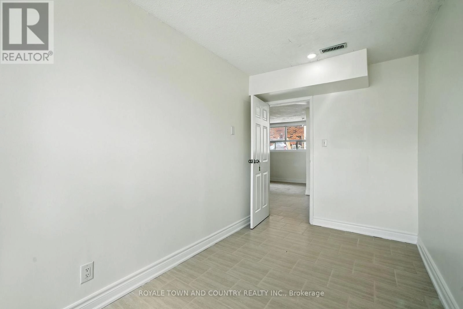 2 - 88 Mary Street W, Kawartha Lakes, Ontario K9V 5G3 - Photo 18 - X12340226