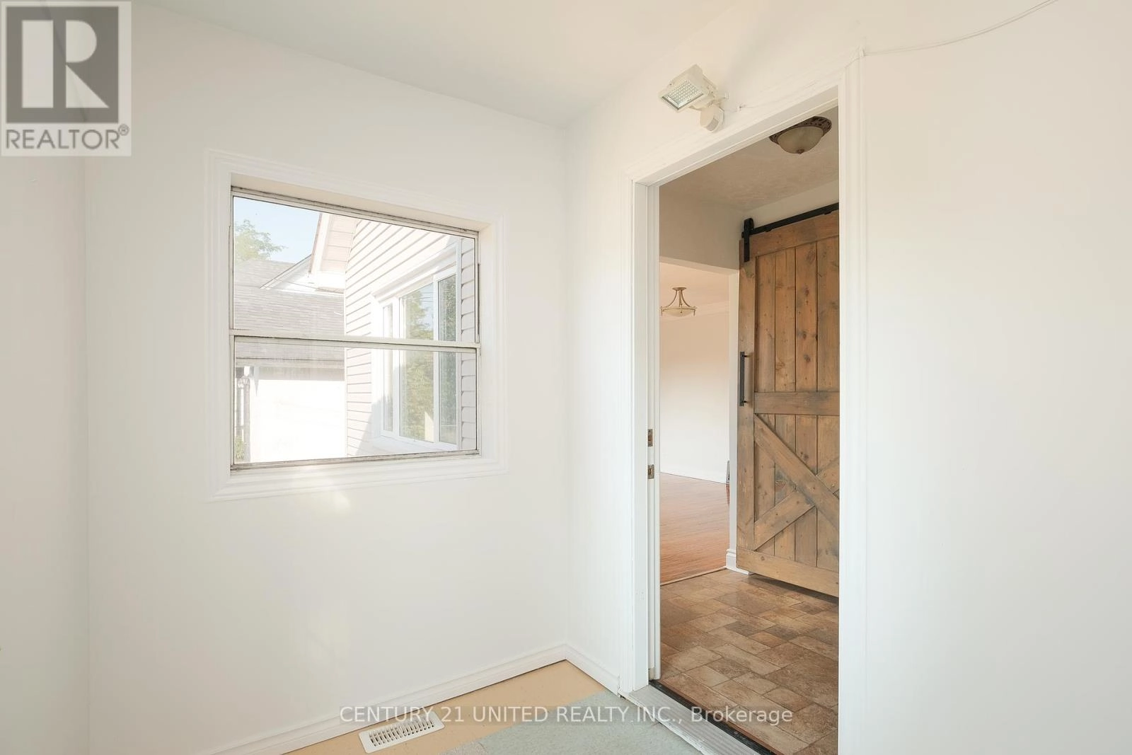 334 Mckellar Street, Peterborough South, Ontario  K9J 1P7 - Photo 3 - X12345003