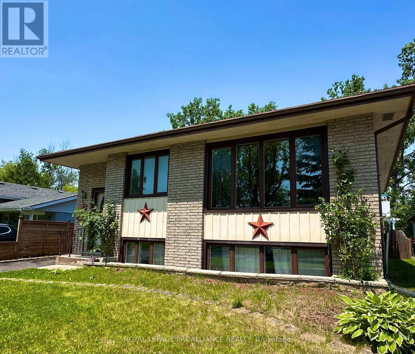 22 Connolly Avenue, Quinte West, Ontario  K8V 5T4 - Photo 2 - X12346906