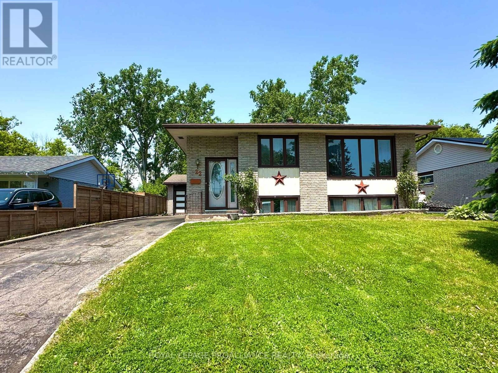 22 Connolly Avenue, Quinte West, Ontario  K8V 5T4 - Photo 3 - X12346906