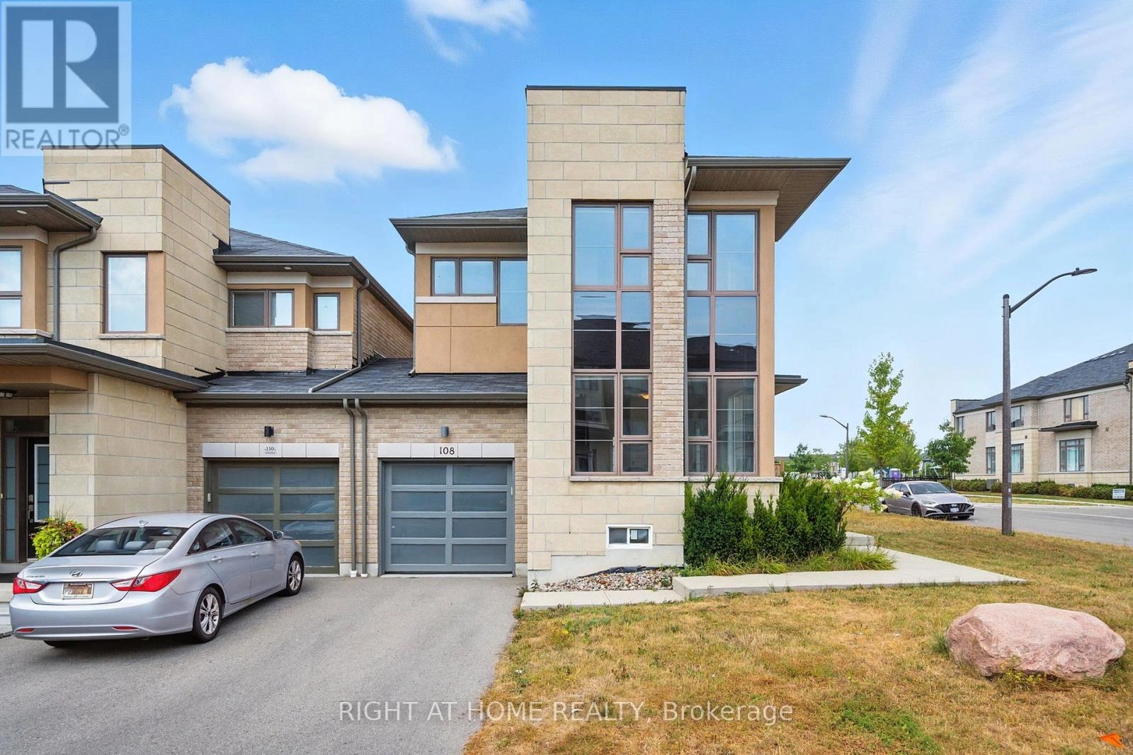 108 Vanier Street, Whitby, Ontario  L1R 0N3 - Photo 3 - E12347049