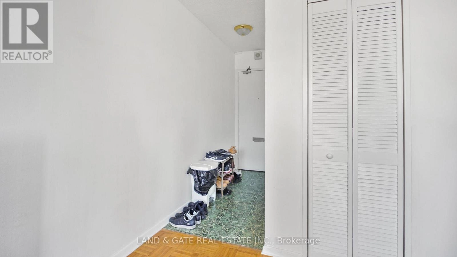 1607 - 30 Gloucester Street, Toronto, Ontario  M4Y 1L5 - Photo 2 - C12344764