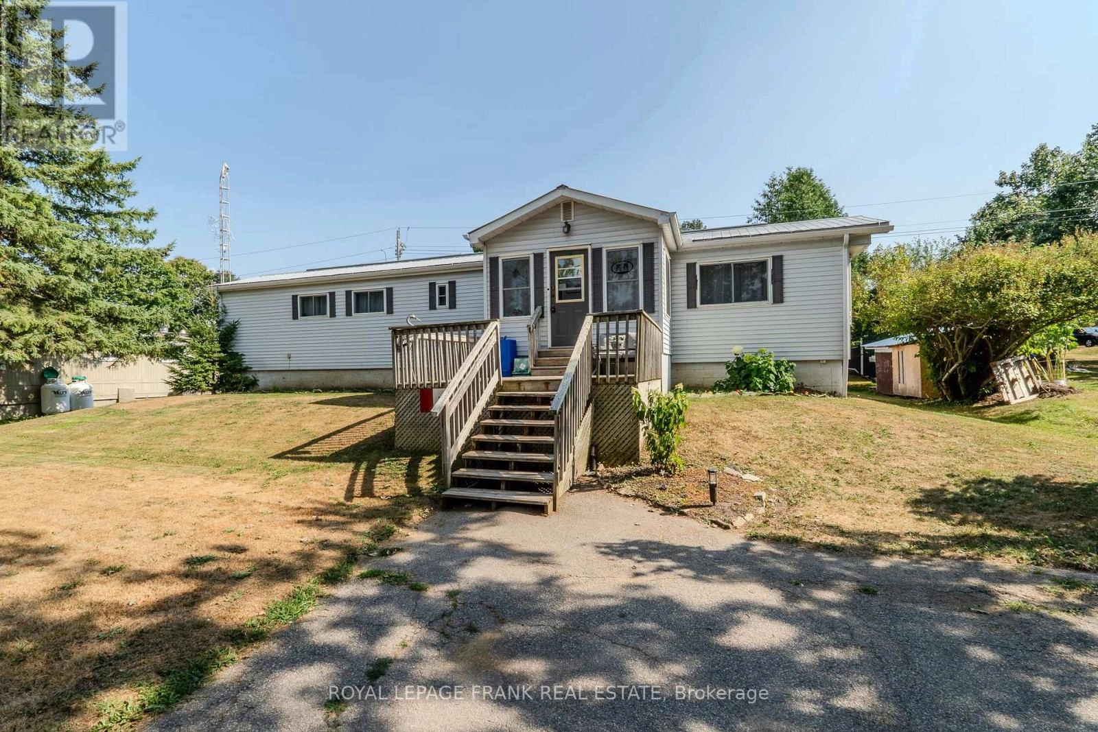 10 Fenelon Way, Kawartha Lakes, Ontario  K9V 0H5 - Photo 2 - X12349577