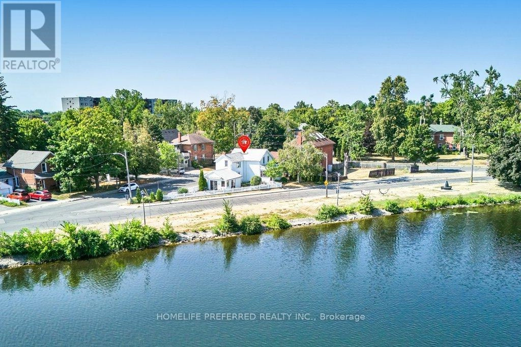 157 Crescent Street, Peterborough Central, Ontario  K9J 2G4 - Photo 2 - X12349610